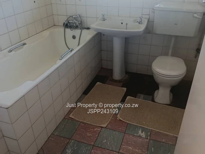 3-Bed Eastlea Flat with Borehole & Balcony Views - Reduced to Go!