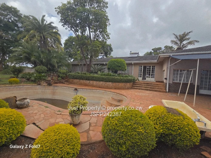 Borrowdale Road Frontage House sitting on 4008sqm