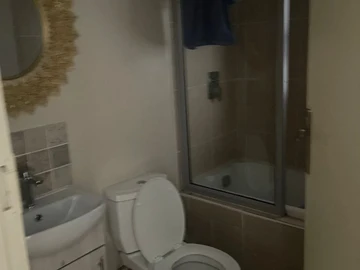 2 Bedroom Flat & Apartment
