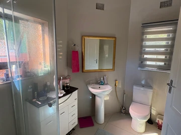 3 Bedroom Flat & Apartment