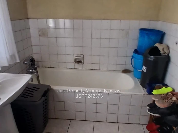 Clean 3 Bed House to Rent- Commercial/Residential