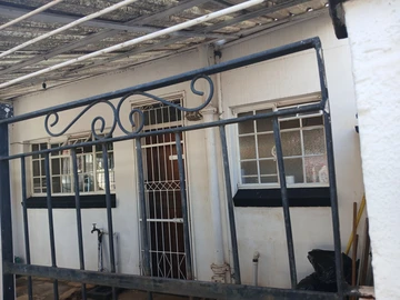 Spacious 3-Bedroom Flat for Rent in Avenues, Harare CBD!