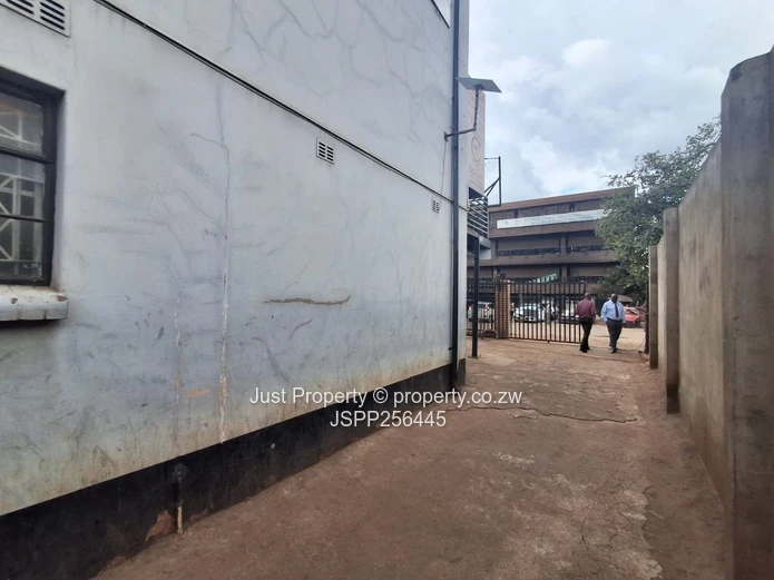 Affordable 18 m² CBD Office — Balcony & Secure Gate