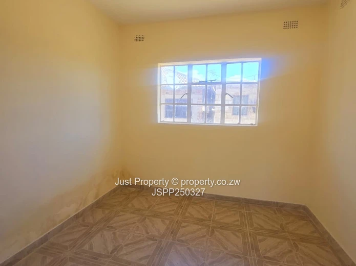  5-Bed Home in Rydale Ridge — Verandah & Tiled