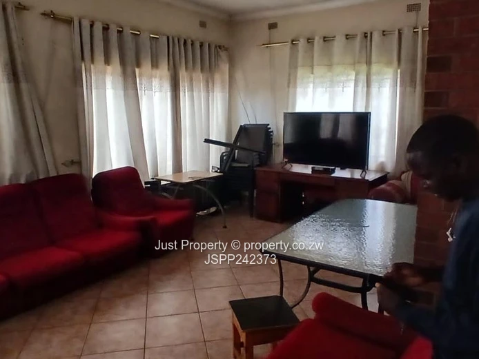 Clean 3 Bed House to Rent- Commercial/Residential