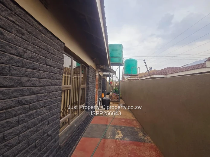 Madokero 4-Bed Home - Fitted Kitchen, Carport & Solar