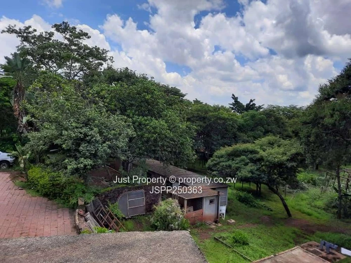 7-Bed Lake Chivero Estate: Your Private Woodland Sanctuary