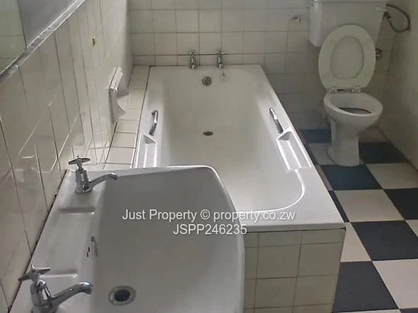 Luxurious 3 Bed Apartment in a secure Avenues Complex