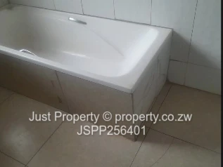 3 Bedrooms Westlea Ensuite: Rent