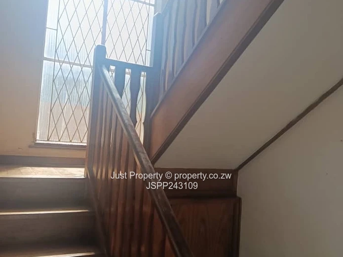 3-Bed Eastlea Flat with Borehole & Balcony Views - Reduced to Go!