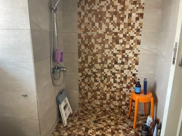 4 Bedroom Flat & Apartment