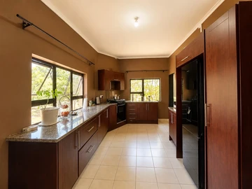 6 Bedroom Garden Flat