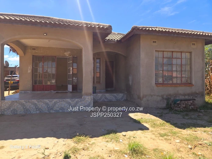  5-Bed Home in Rydale Ridge — Verandah & Tiled