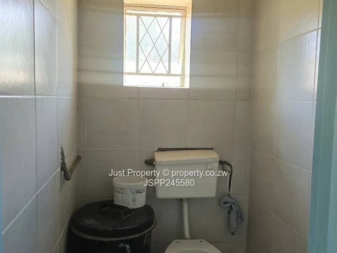 Bright 5-Bed Family Home with Garden & Secure Wall, Katanga (Sole Mandate)