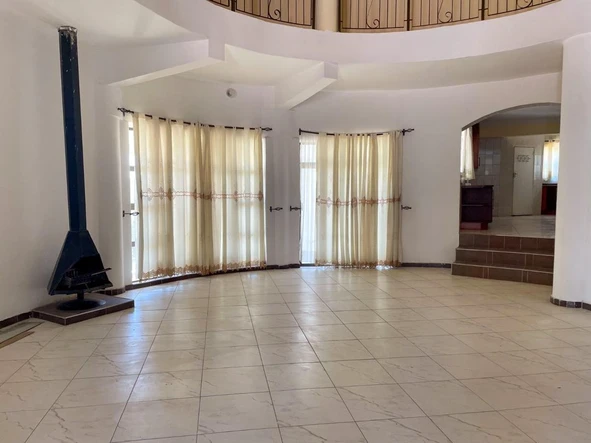 6 Bedroom House