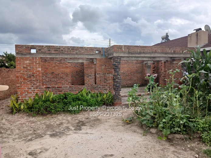 *Unfinished 4-Bedroom House in Damafalls - Huge Potential!* (Sole Mandate)