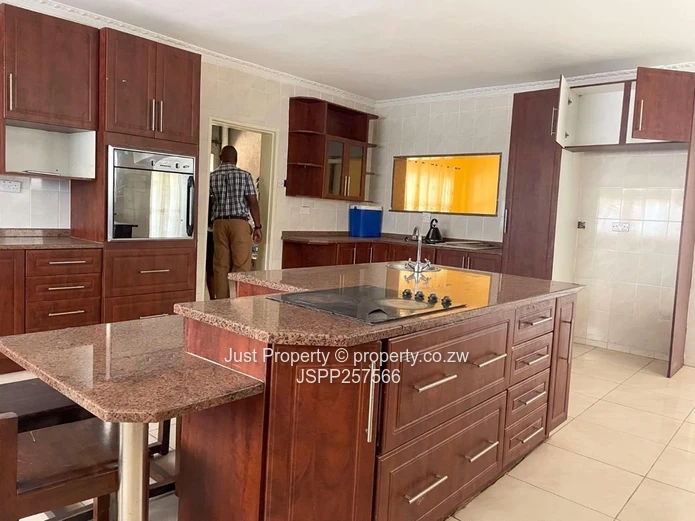 Borrowdale Brooke 6-Bed, 6-Bath — Jacuzzi, Modern Kitchen