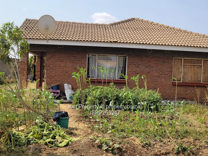 5 bedroomed house with 2 bedroom cottage 