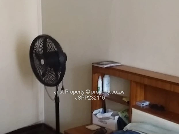 Classic Avenues 1 1/2 Bed with Large Windows & 24hr Security (Sole Mandate)