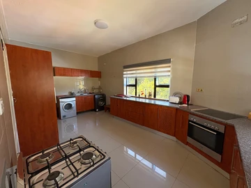 3 Bedroom Flat & Apartment