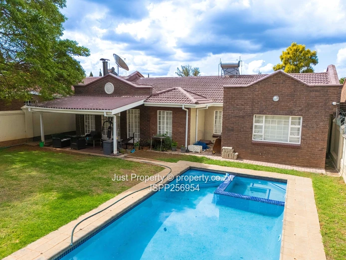 Townhouse In Prime Location