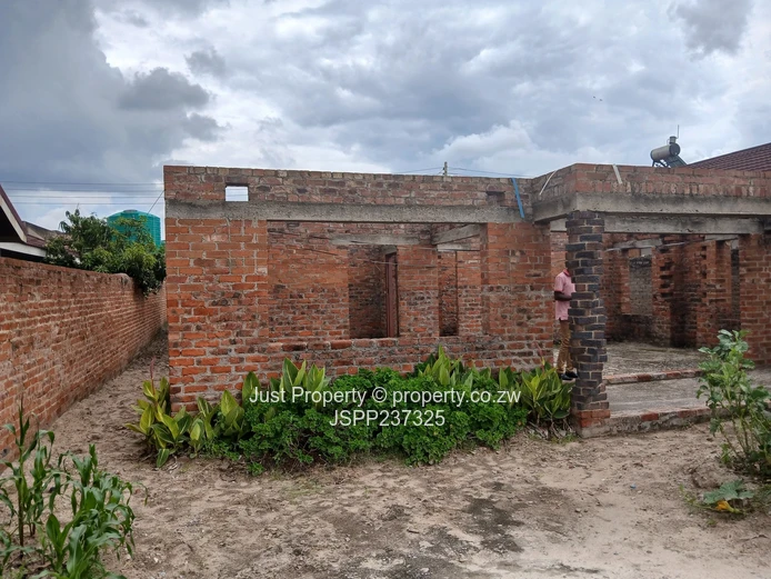 *Unfinished 4-Bedroom House in Damafalls - Huge Potential!* (Sole Mandate)