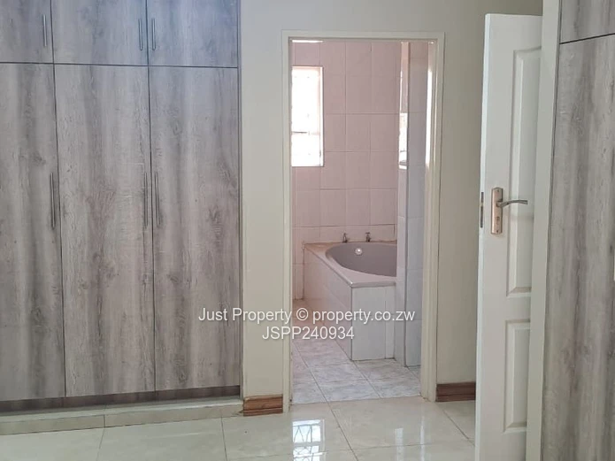 Beautiful 3bed house  Borrowdale : To Rent