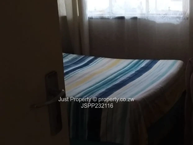 Classic Avenues 1 1/2 Bed with Large Windows & 24hr Security (Sole Mandate)