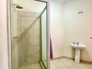 6 Bedroom Garden Flat