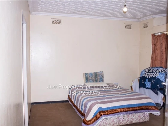 Zimre Park 4 Beds: Odzi Road: Rent