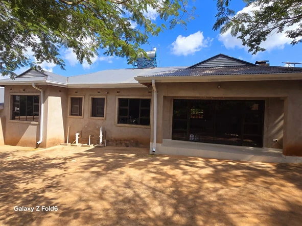 4 Bedroom Flat & Apartment