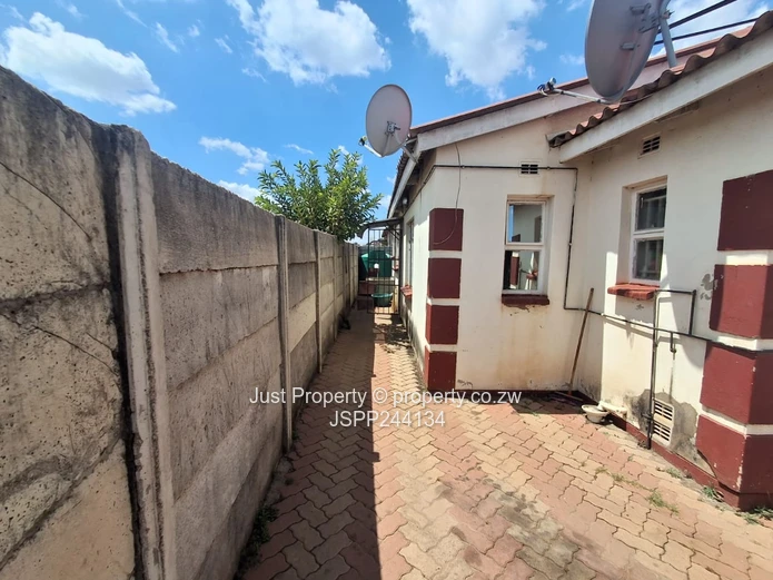 Walled and Gated 3-Bed Budiriro Home — Fitted Kitchen & En-Suite (Sole Mandate)
