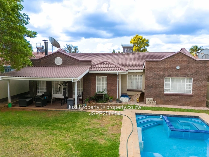 Townhouse In Prime Location