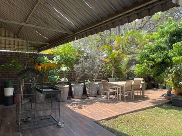 4 Bedroom Flat & Apartment