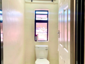 6 Bedroom Flat & Apartment