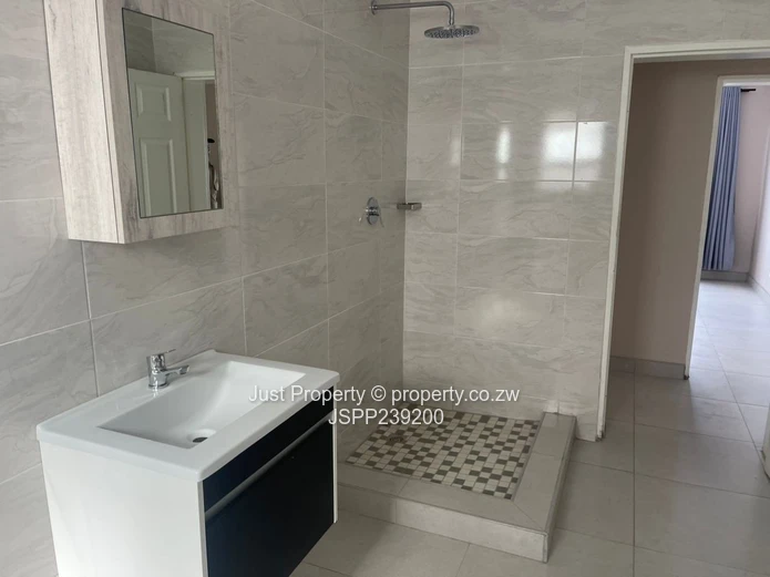 Luxurious 4 Bed Apartment in a secure Complex