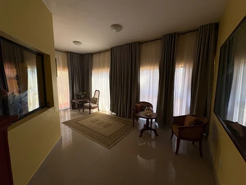 3 Bedroom Flat & Apartment