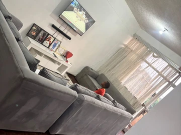 2 Bedroom Flat & Apartment
