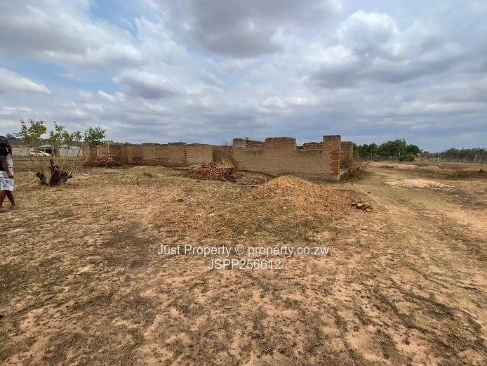 6-Bedroom Unfinished Home on 2,500m² in Zvimba (Sole Mandate)
