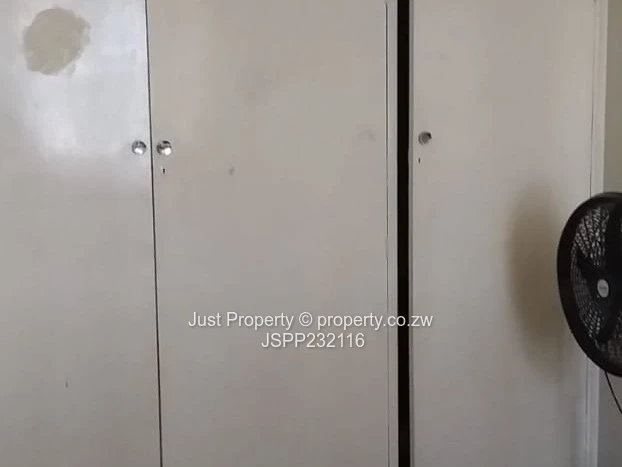 Classic Avenues 1 1/2 Bed with Large Windows & 24hr Security (Sole Mandate)