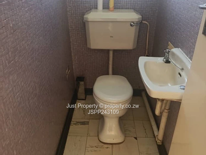 3-Bed Eastlea Flat with Borehole & Balcony Views - Reduced to Go!