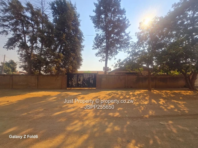 INVESTMENT OPPORTUNITY!2-Bed Cottage on 470m² in Nkwisi Gardens- Title Deeds (Sole Mandate)