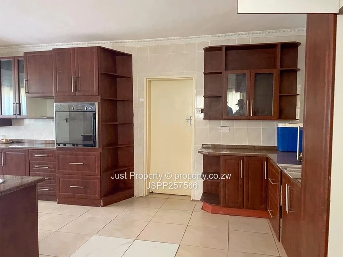 Borrowdale Brooke 6-Bed, 6-Bath — Jacuzzi, Modern Kitchen