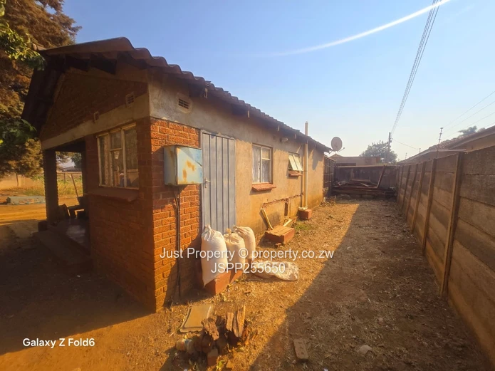INVESTMENT OPPORTUNITY!2-Bed Cottage on 470m² in Nkwisi Gardens- Title Deeds (Sole Mandate)