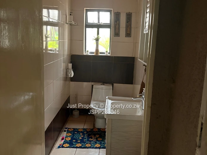 Modern 6 bedroom House