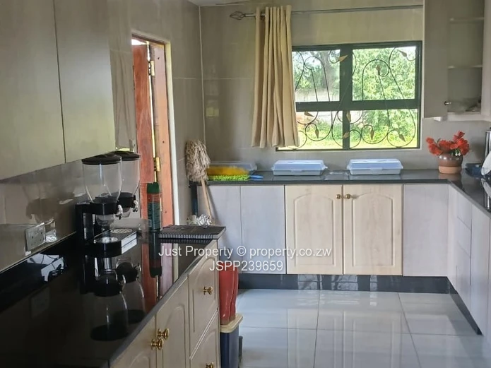 Luxurious 3 Bed house in a secure neighbourhood: Rent