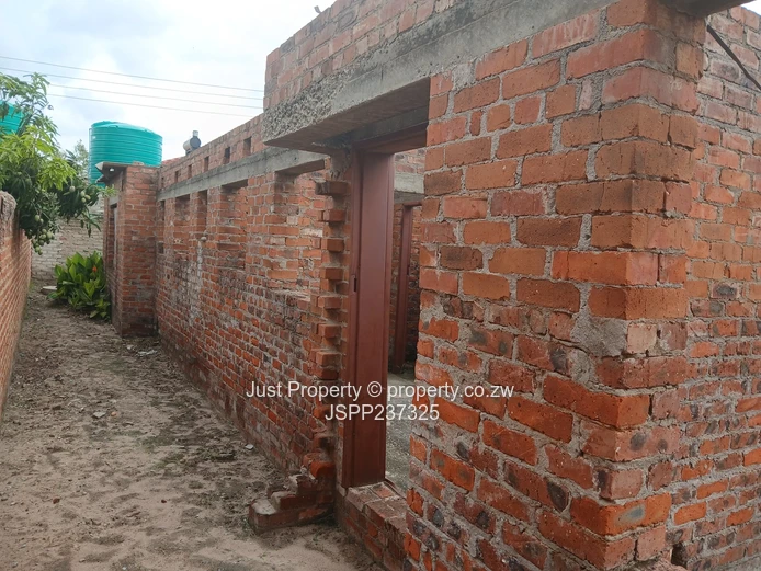 *Unfinished 4-Bedroom House in Damafalls - Huge Potential!* (Sole Mandate)