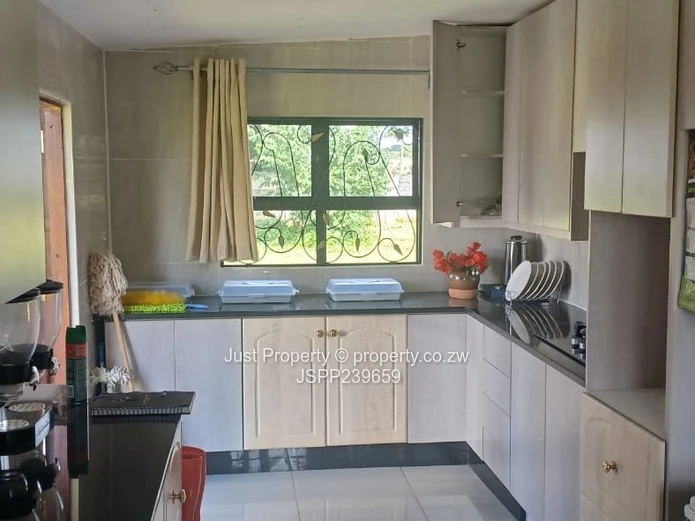 Luxurious 3 Bed house in a secure neighbourhood: Rent