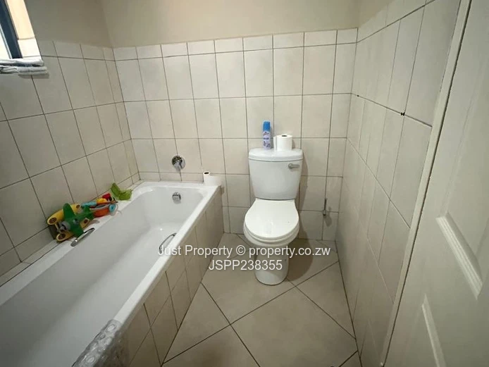 Leafy 3 Bed Victoria Falls Home with Flatlet & Garden Verandah