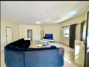6 Bedroom Flat & Apartment
